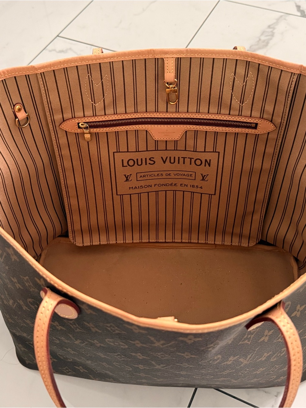 Louis Vuitton Beige Monogram Neverfull MM with Zip Pouch (~$1k under retail!) - Picture 8 of 14